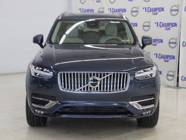 2025 Volvo XC90 Core