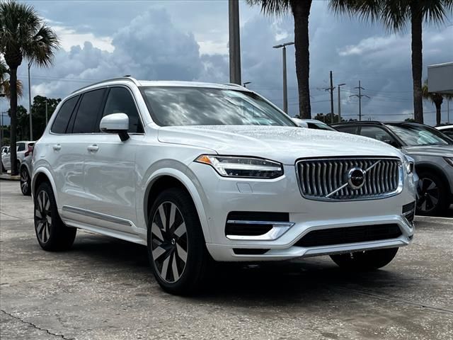 2025 Volvo XC90 Plug-In Hybrid Plus