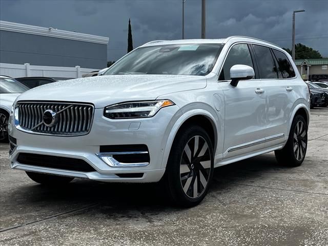 2025 Volvo XC90 Plug-In Hybrid Plus