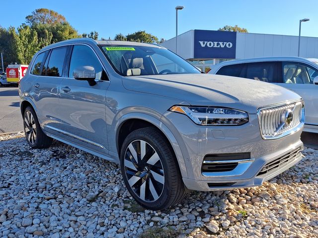 2025 Volvo XC90 Plug-In Hybrid Plus