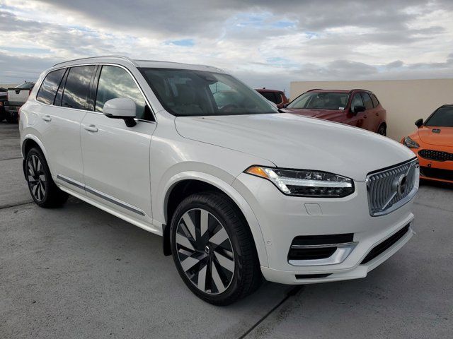 2025 Volvo XC90 Plug-In Hybrid Plus