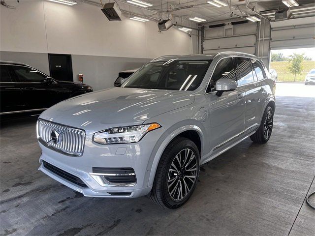 2025 Volvo XC90 Plug-In Hybrid Plus