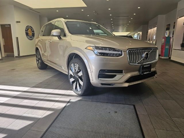 2025 Volvo XC90 Plug-In Hybrid Plus