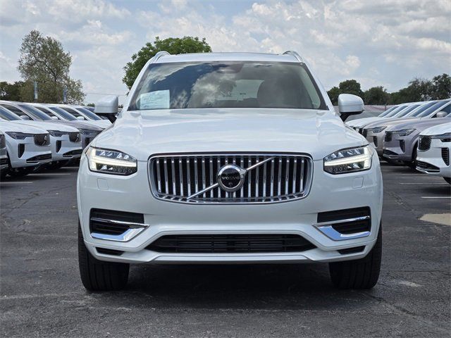 2025 Volvo XC90 Plug-In Hybrid Plus
