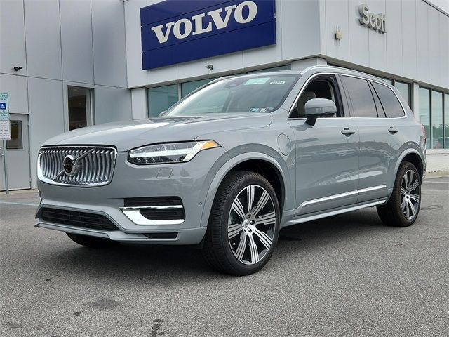 2025 Volvo XC90 Plug-In Hybrid Plus