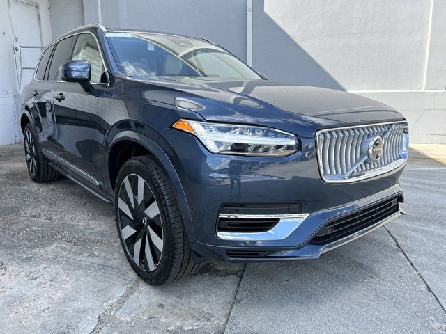 2025 Volvo XC90 Plug-In Hybrid Plus