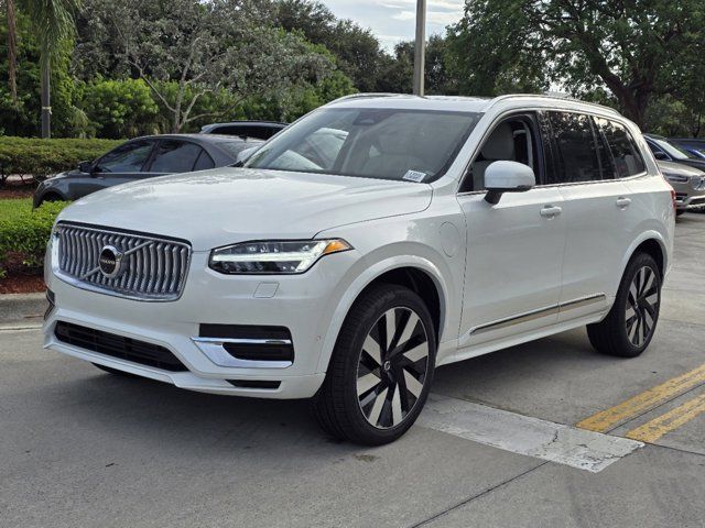 2025 Volvo XC90 Plug-In Hybrid Plus