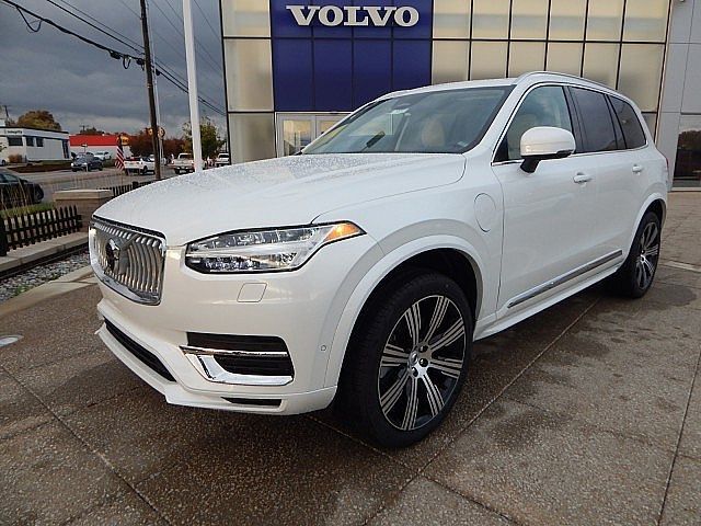 2025 Volvo XC90 Plug-In Hybrid Plus