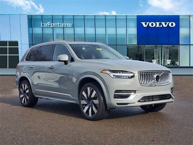 2025 Volvo XC90 Plug-In Hybrid Plus