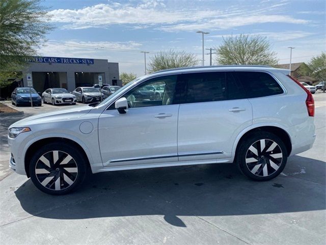 2025 Volvo XC90 Plug-In Hybrid Plus