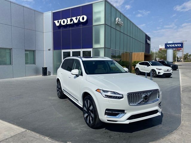 2025 Volvo XC90 Plug-In Hybrid Plus