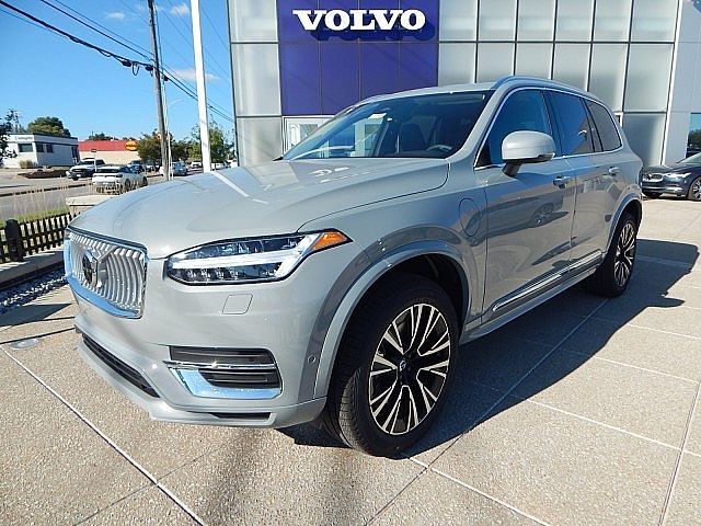 2025 Volvo XC90 Plug-In Hybrid Plus