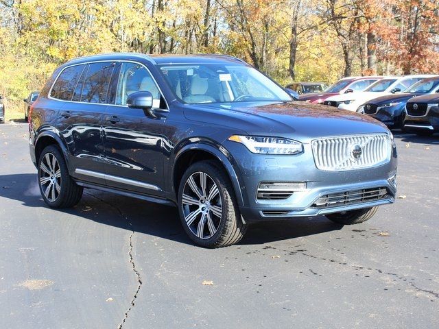 2025 Volvo XC90 Plug-In Hybrid Plus