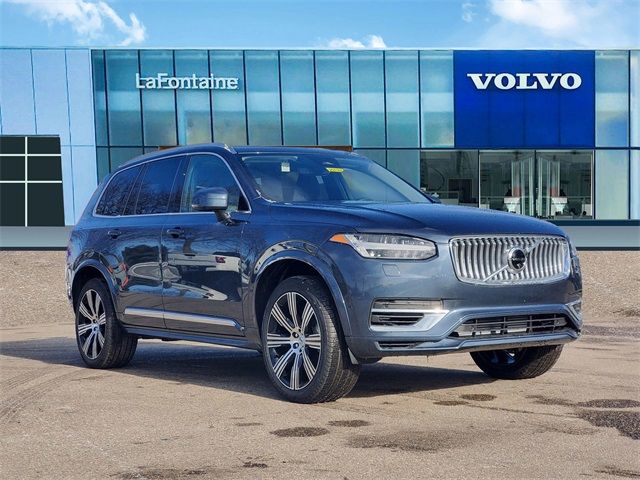 2025 Volvo XC90 Plug-In Hybrid Plus