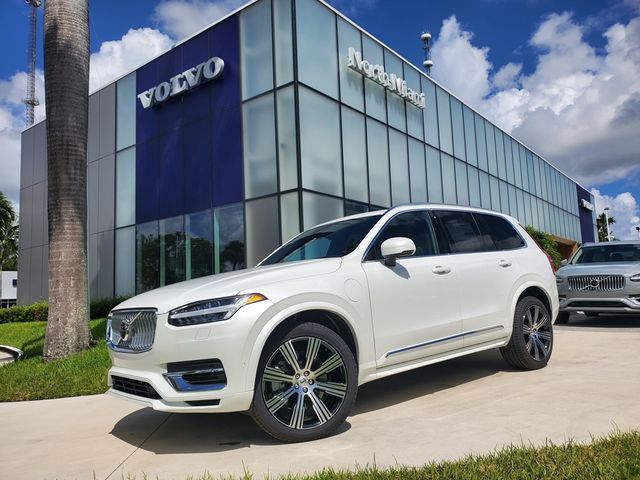 2025 Volvo XC90 Plug-In Hybrid Plus