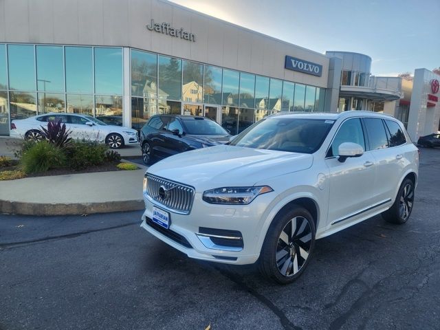 2025 Volvo XC90 Plug-In Hybrid Plus