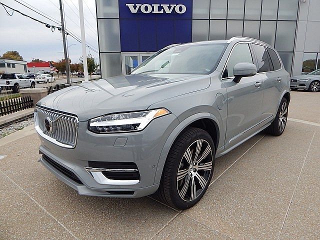 2025 Volvo XC90 Plug-In Hybrid Plus