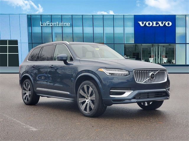 2025 Volvo XC90 Plug-In Hybrid Plus