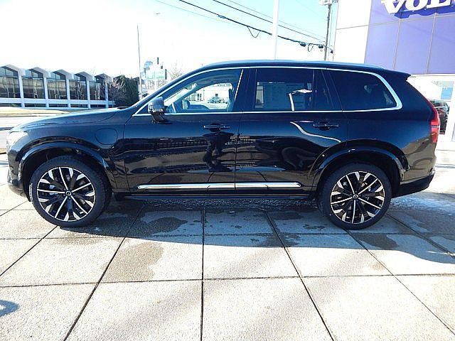 2025 Volvo XC90 Plug-In Hybrid Plus
