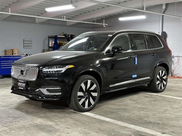 2025 Volvo XC90 Plug-In Hybrid Plus