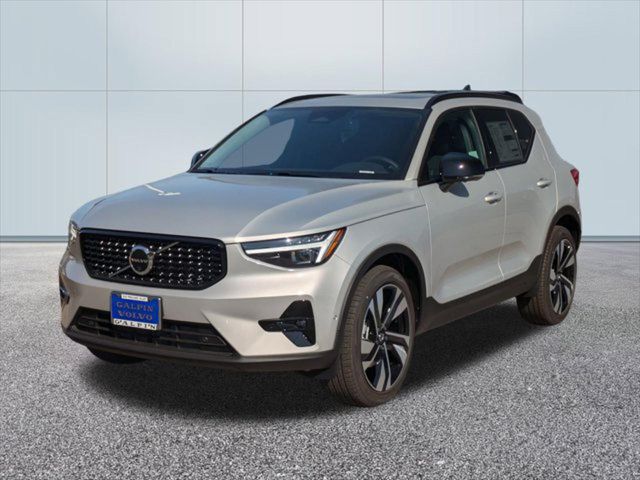 2025 Volvo XC40 Plus Dark Theme