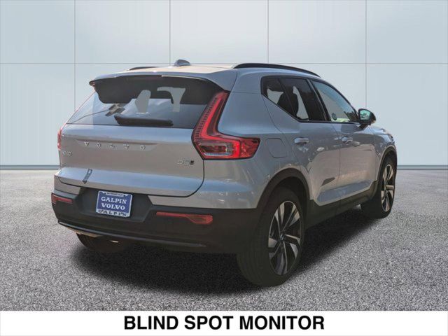 2025 Volvo XC40 Plus Dark Theme