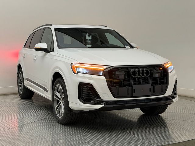 2026 Audi Q7 Premium