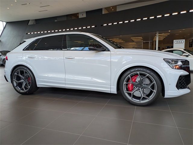 2026 Audi RS Q8 performance