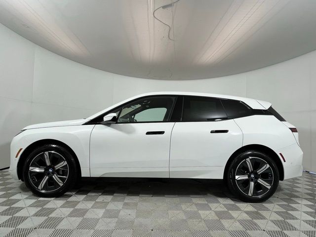 2026 BMW iX xDrive45
