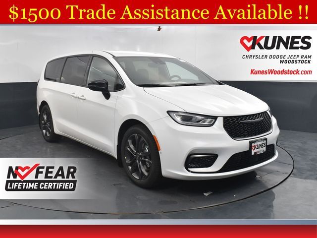 2026 Chrysler Pacifica Select