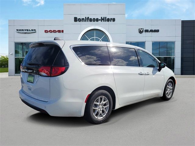 2026 Chrysler Voyager LX