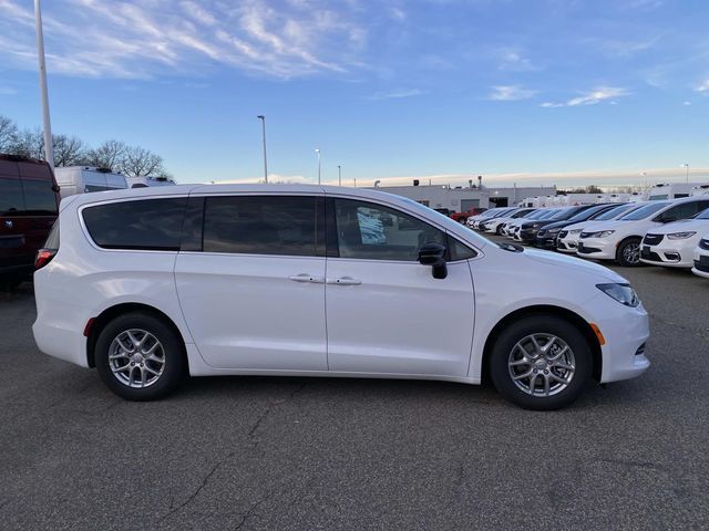 2026 Chrysler Voyager LX