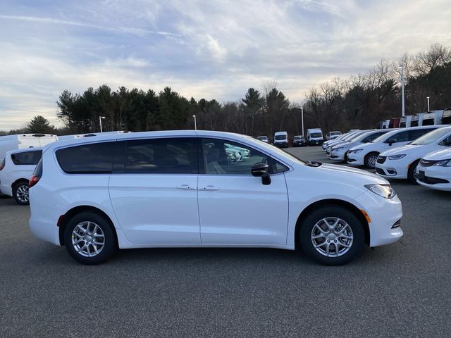 2026 Chrysler Voyager LX