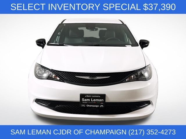 2026 Chrysler Voyager LX