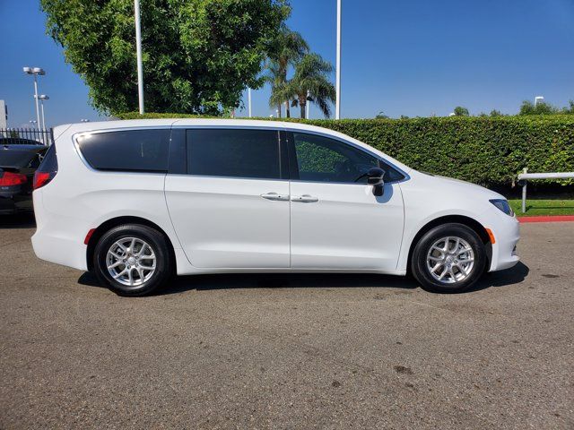 2026 Chrysler Voyager LX