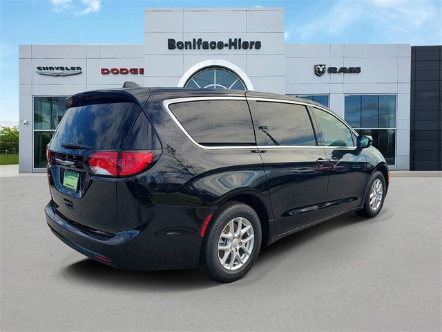 2026 Chrysler Voyager LX