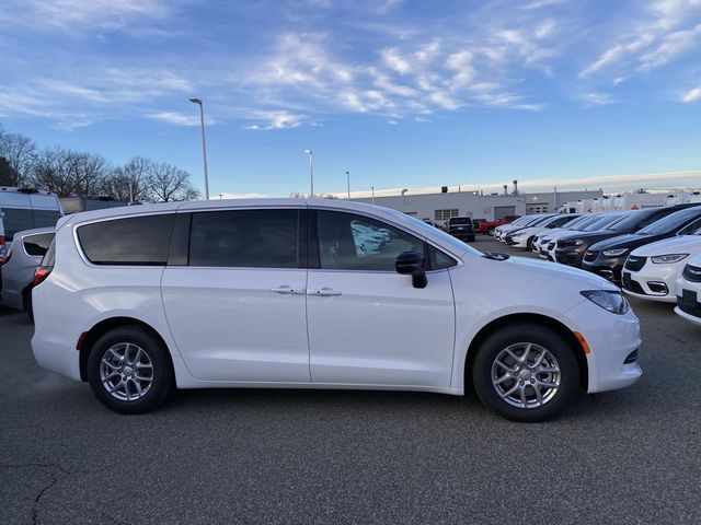 2026 Chrysler Voyager LX