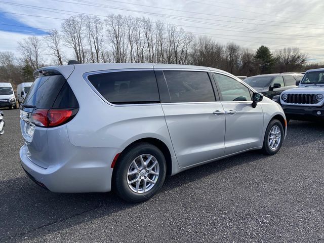 2026 Chrysler Voyager LX