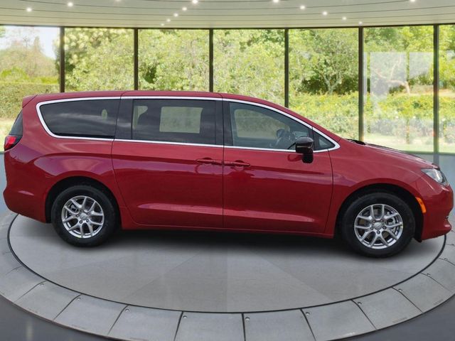 2026 Chrysler Voyager LX