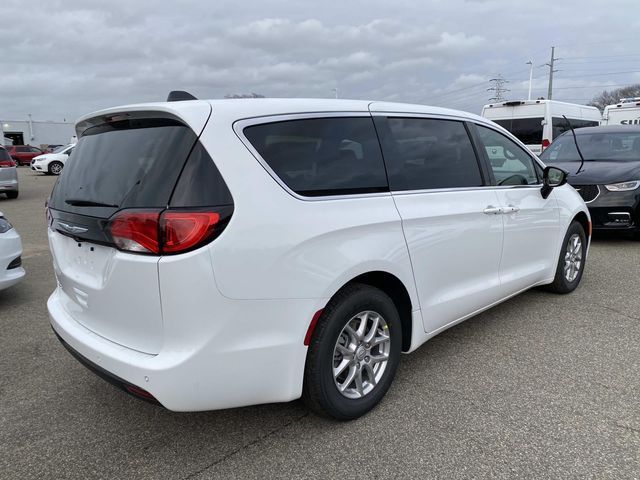 2026 Chrysler Voyager LX