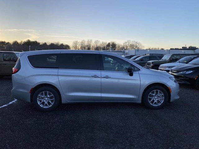 2026 Chrysler Voyager LX