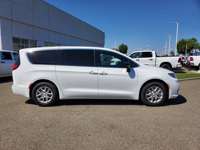 2026 Chrysler Voyager LX