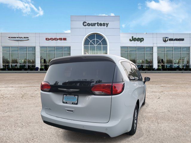 2026 Chrysler Voyager LX