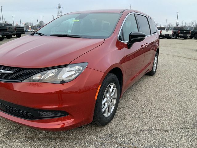 2026 Chrysler Voyager LX