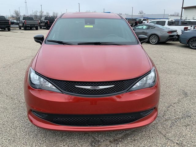 2026 Chrysler Voyager LX