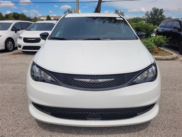 2026 Chrysler Voyager LX