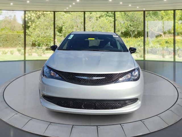 2026 Chrysler Voyager LX