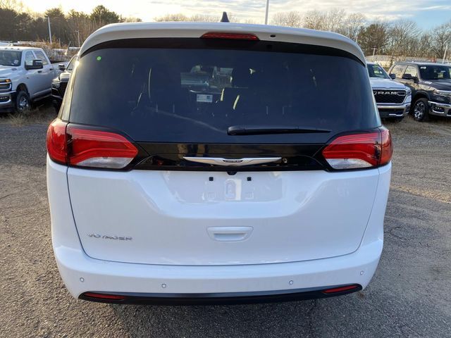 2026 Chrysler Voyager LX