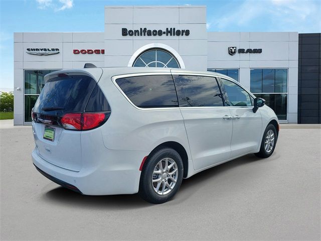 2026 Chrysler Voyager LX