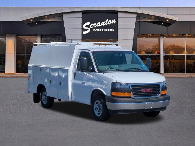 2026 GMC Savana Base
